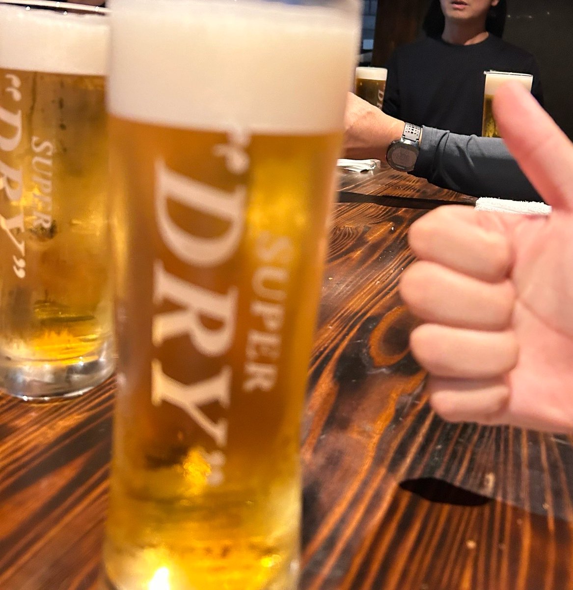 roppunn's tweet photo. 5/20(水)はAVENGERSの本拠地にお邪魔して、リアル #ライブラン ドロップセットインターバル💨

昨日は5/23(土) AVENGERSで🍻🍻

最近慢性的に元気がないので、明るくて活力のあるメンバーから励まして貰っています🙇‍♂️

ところで他のメンバー黒装束なのに、
自分だけブルーって😅
#ランニング https://t.co/qBFyQqSRlv