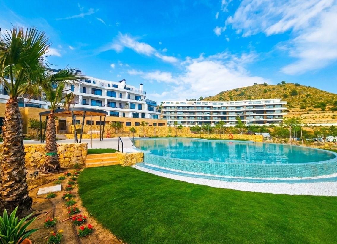 BroklaRealty's tweet photo. Market Opportunity: Frontline Beachfront in Villajoyosa. 🇪🇸📉

💰 595,000€ (Key-Ready) 
🌊 Frontal Sea Views at Playa El Torres 
🧖‍♂️ Resort Amenities: Sauna, Gym, Hammam 
📍 35 mins from ALC Airport

https://t.co/hV3Upn8IJT

#SpainProperty #Villajoyosa #InvestmentSpain #Brokla https://t.co/AQZKtAbRvn