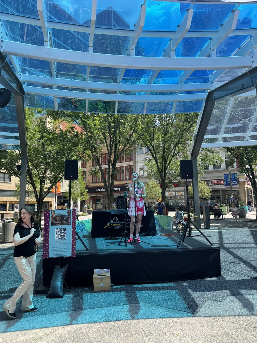 ElizabethJChase's tweet photo. Market Squarw May Show https://t.co/Xwqbnh3Zo7