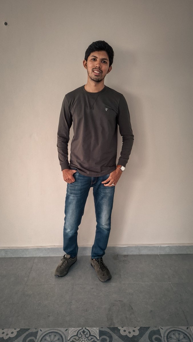venkatvishanth1's tweet photo. Confidence isn’t loud. Sometimes it’s just showing up, staying focused, and moving forward. ✨
#16052026 #VishanthBVenkat https://t.co/9rv0pqnPPx