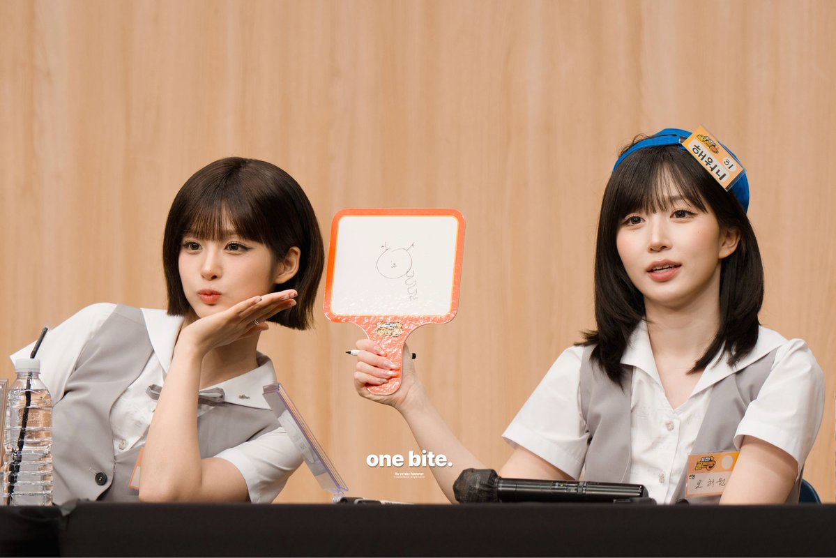 onebiteohaewon's tweet photo. 260524 HD 오늘은 아오즈… 
#NMIXX #엔믹스 #HAEWON #해원 https://t.co/Vb1swXEAVp