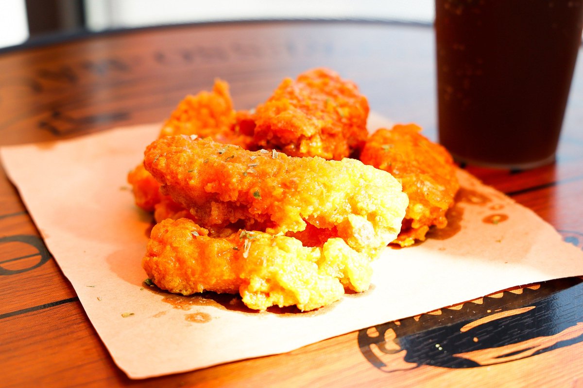 Trish19074801's tweet photo. Just had the most incredible salted egg yolk fried chicken at the hidden alley café in downtown! Crispy outside, oozing runny yolk inside — 10/10 would line up for this again https://t.co/C6St0ZzNMY