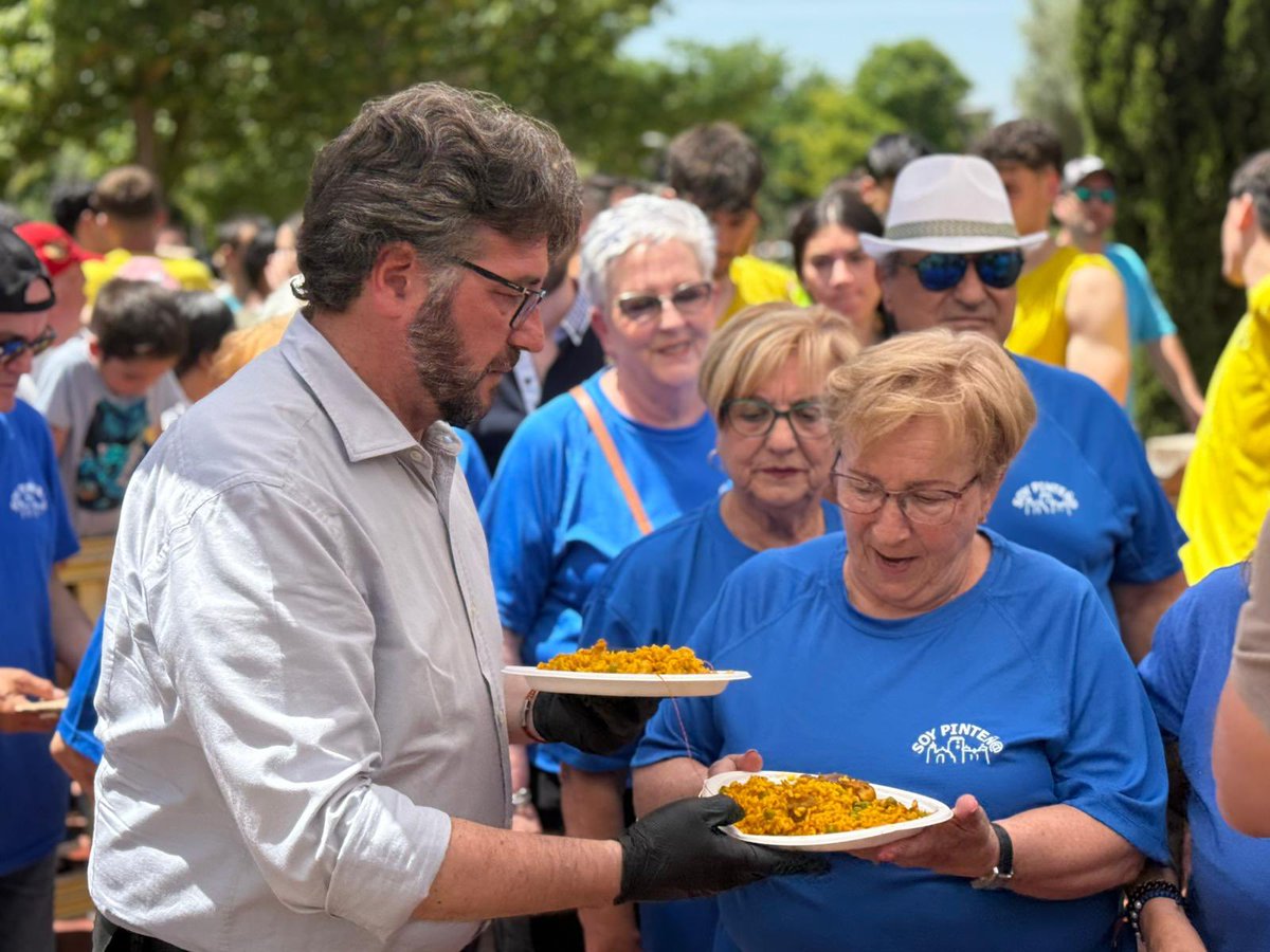 Aguado_pp's tweet photo. ✨Qué gran mañana hemos pasado en las #FiestasdelCristo2026, disfrutando con las familias de Pinto de la gymkana de peñas y la gran paella popular 🥘 

Gracias vecinos por seguir participando y llenando de vida Pinto 💪🏻

#GanasDePinto https://t.co/c8pQkcCp2G