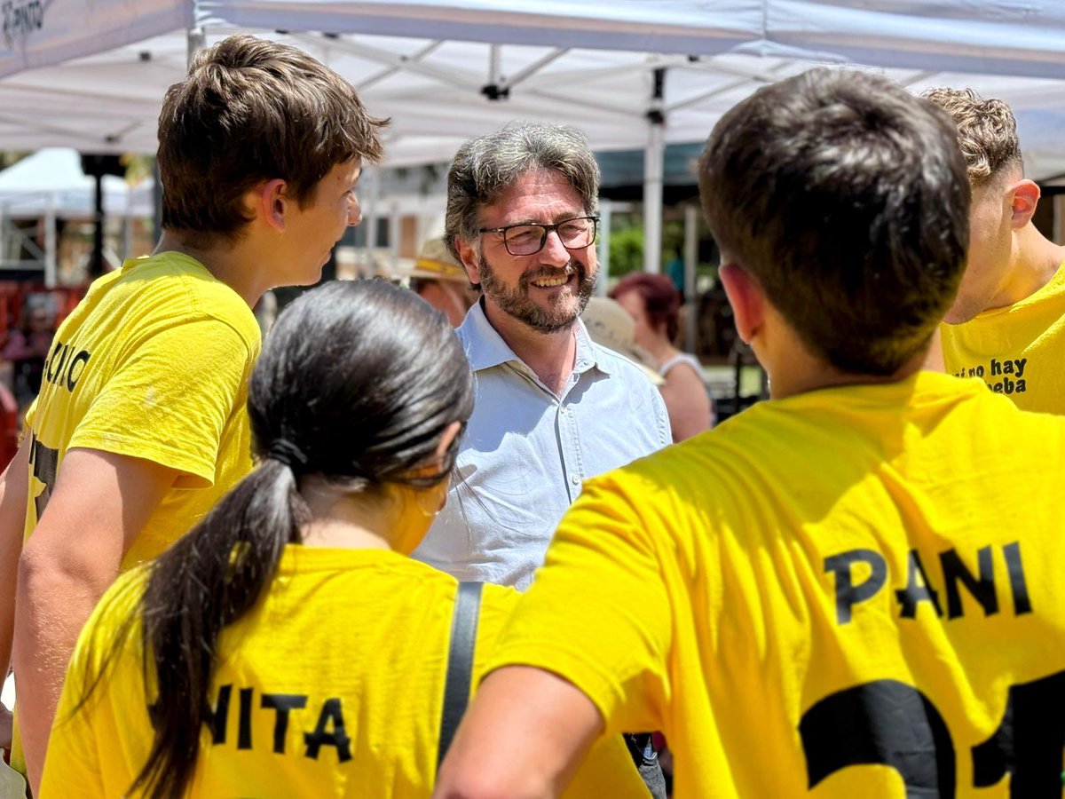 Aguado_pp's tweet photo. ✨Qué gran mañana hemos pasado en las #FiestasdelCristo2026, disfrutando con las familias de Pinto de la gymkana de peñas y la gran paella popular 🥘 

Gracias vecinos por seguir participando y llenando de vida Pinto 💪🏻

#GanasDePinto https://t.co/c8pQkcCp2G