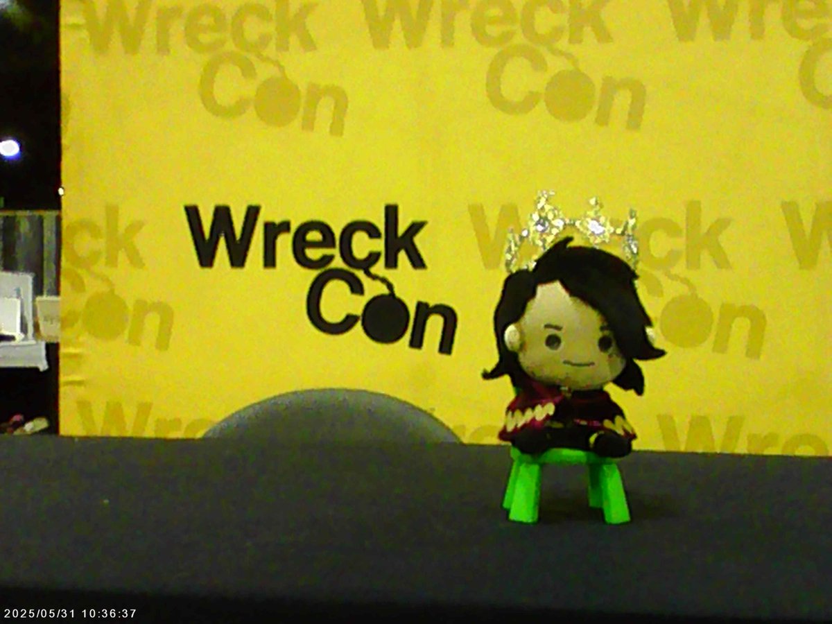 humanoidtempest's tweet photo. he has his own convention!!!! 

(thanks @conwreck 💛⚠️👑↖️) https://t.co/H7IBXZuShS