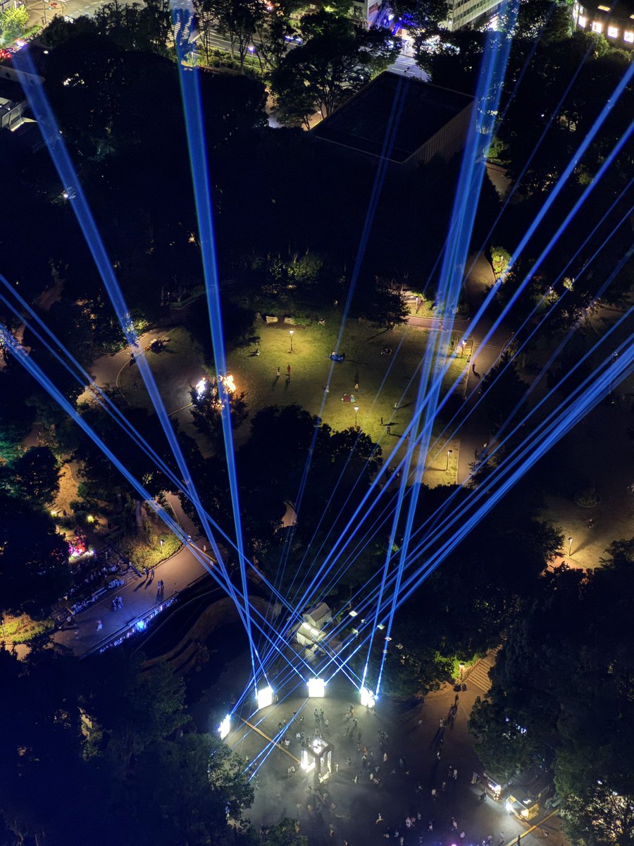 fuyumikan0's tweet photo. 今新宿中央公園でやってるTOKYOLIGHTSの光のアートパーク
入口すぐにあるVisible TOWERの
レーザビームがアツい！
ビームがどのように照射されていたのか知りたくて22時間際に都庁展望室から確認しちゃった✨
5/31まで19時-22時毎日やってます、行くべし！

https://t.co/NSHXUg6Gyt https://t.co/SXpuT3IieM