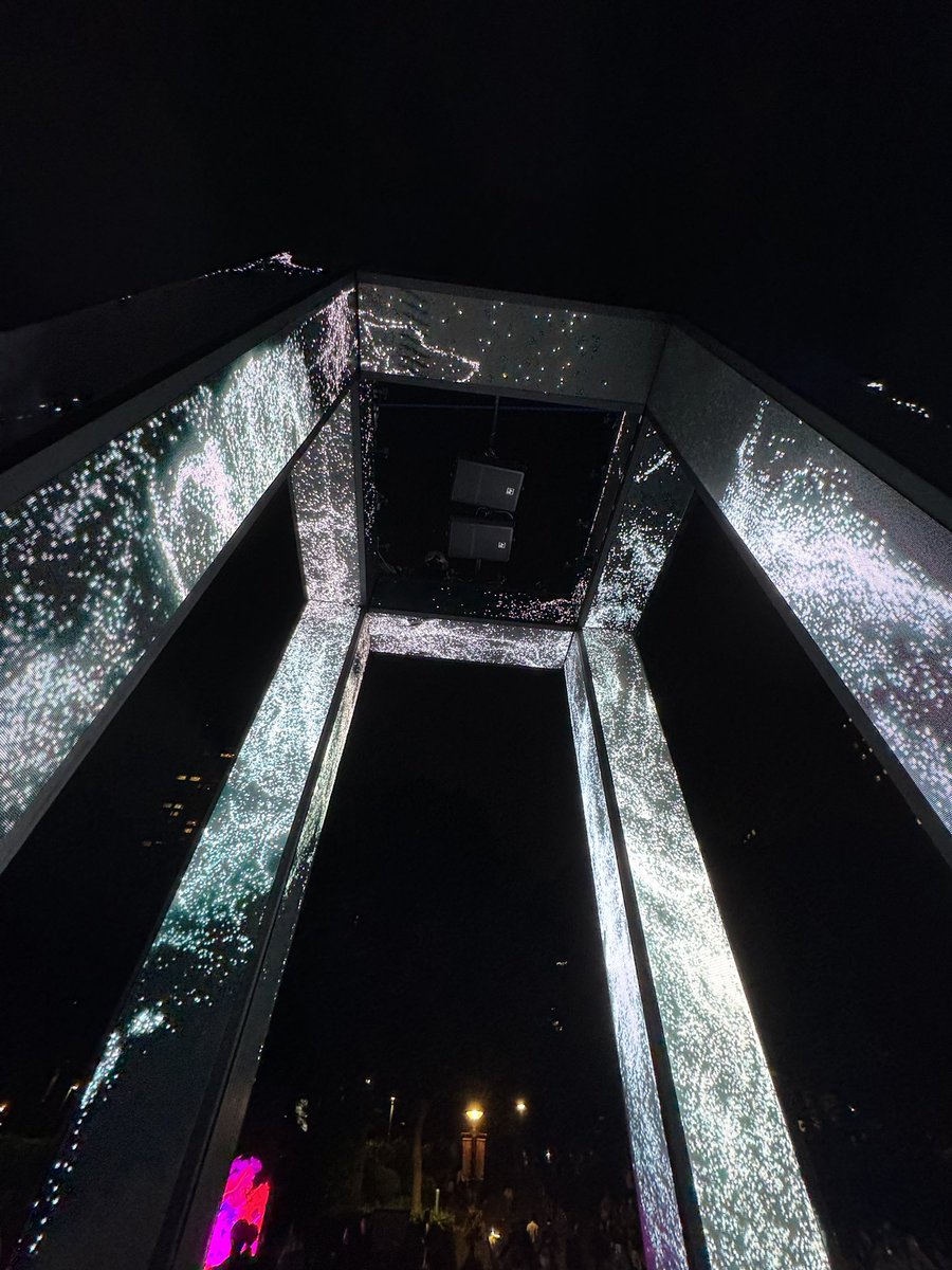 fuyumikan0's tweet photo. 今新宿中央公園でやってるTOKYOLIGHTSの光のアートパーク
入口すぐにあるVisible TOWERの
レーザビームがアツい！
ビームがどのように照射されていたのか知りたくて22時間際に都庁展望室から確認しちゃった✨
5/31まで19時-22時毎日やってます、行くべし！

https://t.co/NSHXUg6Gyt https://t.co/SXpuT3IieM
