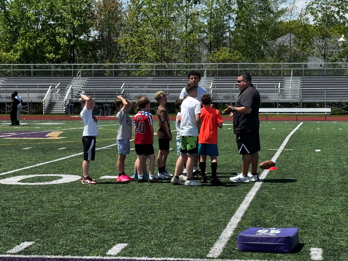 AlbanyCba's tweet photo. ANNUAL CBA FOOTBALL YOUTH CLINIC LAST SUNDAY WAS A HUGE SUCCESS.  OVER 130 PLAYERS PARTICIPATED.  🏈
IF YOU ARE INTERESTED IN FUTURE CLINICS SEE OUR YOUTH SUMMER CLINIC SERIES SCHEDULE.  ⬇️🗓️ #GOBROTHERS https://t.co/dbaqkpD8C7