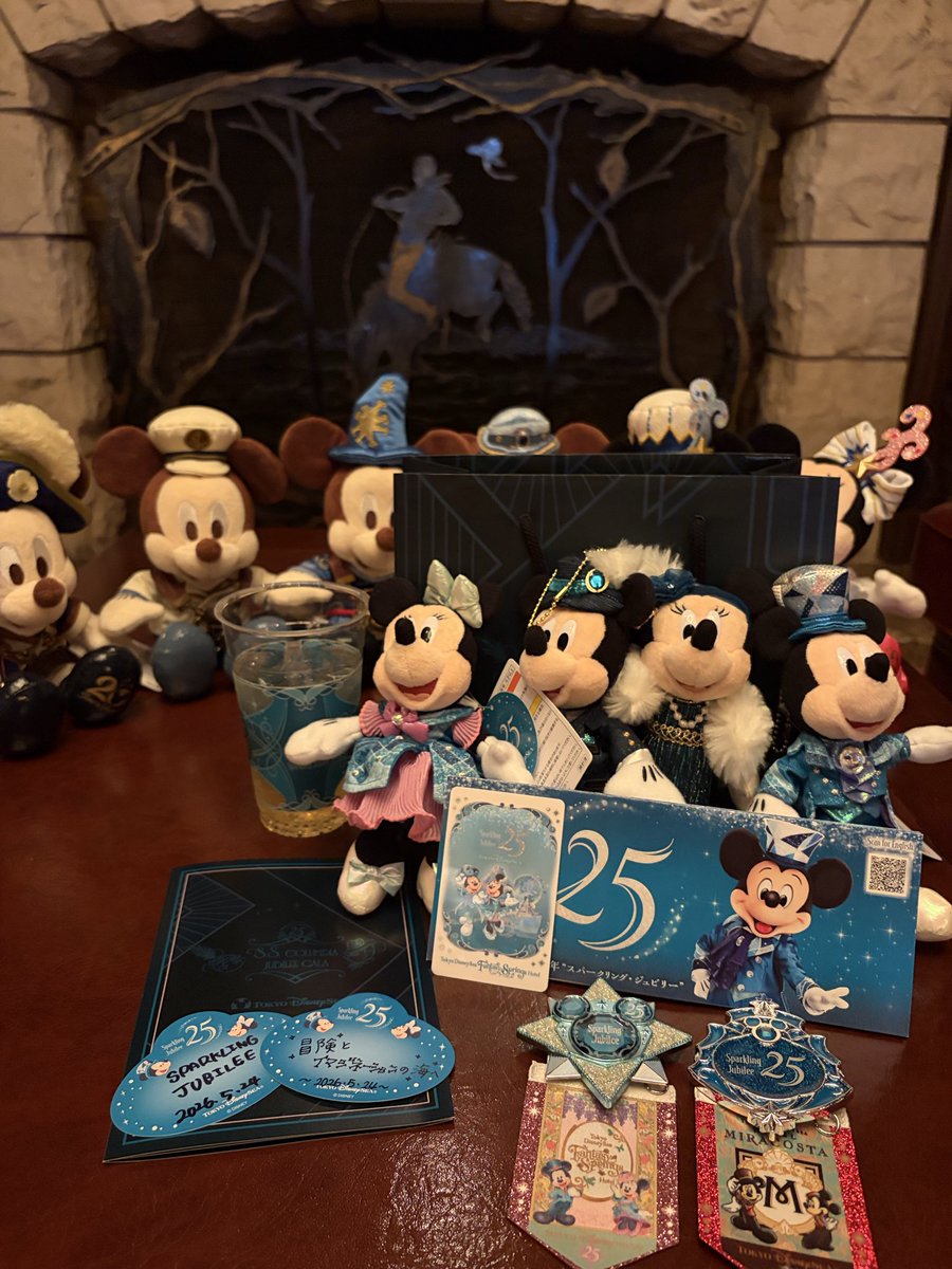 chopperhappy777's tweet photo. 東京ディズニーシー25周年、ジュビリーガラ。
生演奏に包まれながらの食事は優雅な時間。ミキミニと眺めたサンセットの景色まで特別すぎて、心から癒された。
でも、まだまだ時間が足りない。もっと過ごしたい、もっと楽しみたいと思える最高のひととき

#TDS 
#JubileeGala
#25周年 https://t.co/jODr7399ig