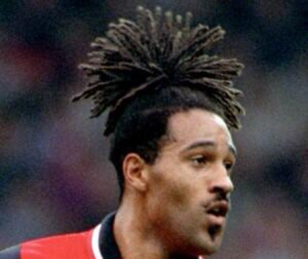 AP1982IW's tweet photo. Every English league player with long hair must now do this https://t.co/B20lMiZbMT