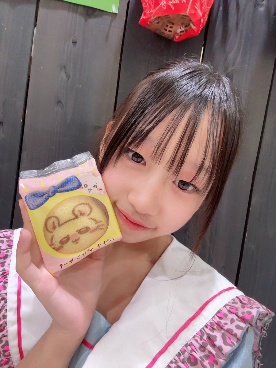 yuna_s_729's tweet photo. 今日はイオンモール小山店のイベントに出演させていただきました- ̗̀ ෆ⸜(*˙꒳˙*)⸝ෆ  ̖́-
応援ありがとう♡
差し入れごちそうさまです(*´ч`*)

イベントの後は麻辣湯食べて🏸 ͗ ͗頑張ったよ(๑و•̀ω•́)و

次のイベント出演は八街ラーメン祭🍜 https://t.co/deBGHncpcY