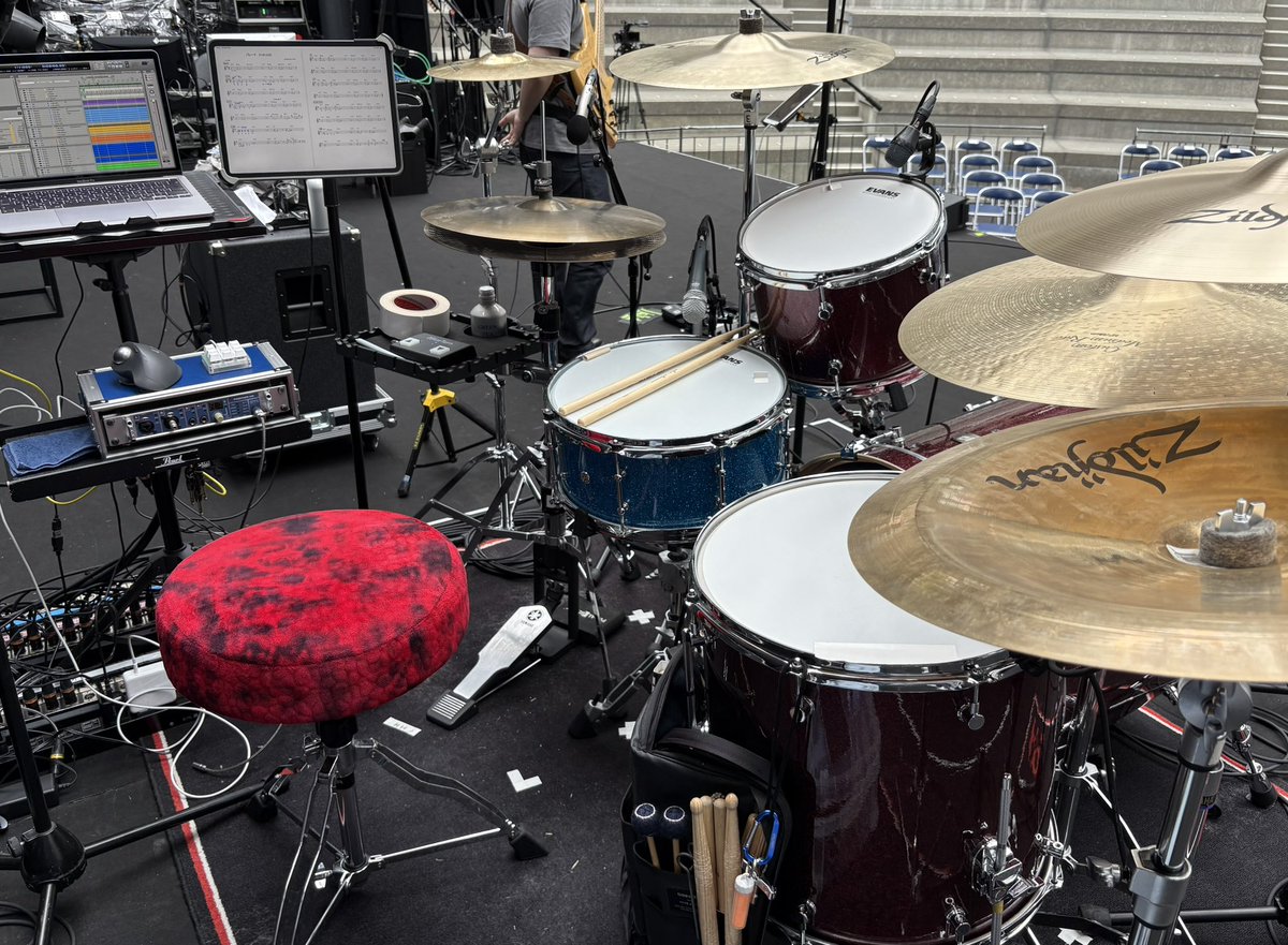 yufufu76's tweet photo. 河口湖ステラシアターにて、
#サステナビューティーフェス 

森崎ウィンくんのサポートでドラム・マニピュレーターでした🥁💻

久しぶりのウィンくんバンドセット！
めちゃくちゃ楽しくてあっという間の35分間でした。

ありがとうございました！！🙌
#MORISAKIWIN 
#森崎ウィン https://t.co/vs5Ucsztf9