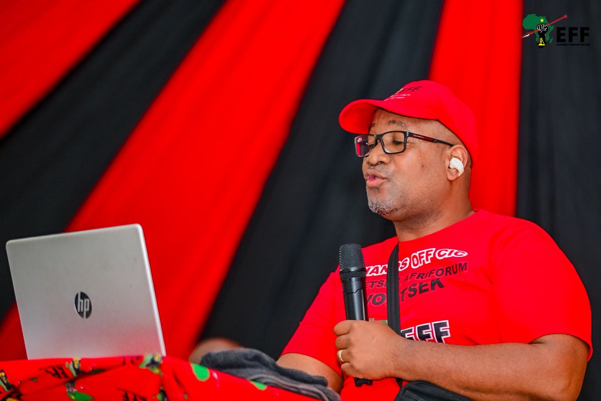 EFFKZN's tweet photo. ♦️In Pictures♦️

Coordinator of uMhlathuze Subregion Fighter Sibusiso Mthiyane, reading credentials to ground forces, ahead of the Ground Forces Forum to be addressed by the EFF SG

Register To Vote EFF In The 2026 Local Government Elections To Be Held On The 4th of November 2026

Link: https://t.co/51LlhNCzQ2