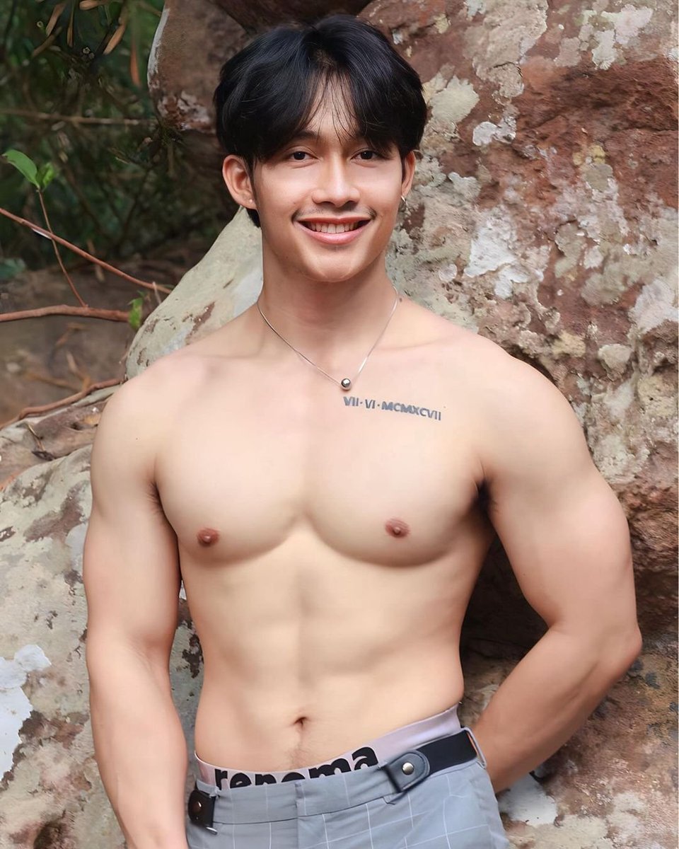 bryllius's tweet photo. tersedia lagi untuk Batam area ya 
menerima incall &amp; outcall ... 
#pijatbatam #pijatpriabatam #gaybatam https://t.co/kX8I6YtmIe