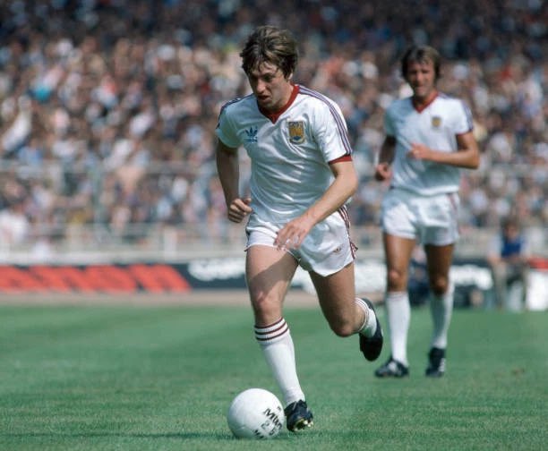 E13Events's tweet photo. Trev, Pikey, Brushy and Crossy already had there shirts!!
Now Ryan, Sophie, Kirsty, chris, Rebecca and Tony have there ones to!!
So do you now want yours……?
Champions of ‘81 the AWAY shirt available now in sizes small to 4XL.

Message 07958472847 to order ⚒️ https://t.co/3U7GWCdfcu