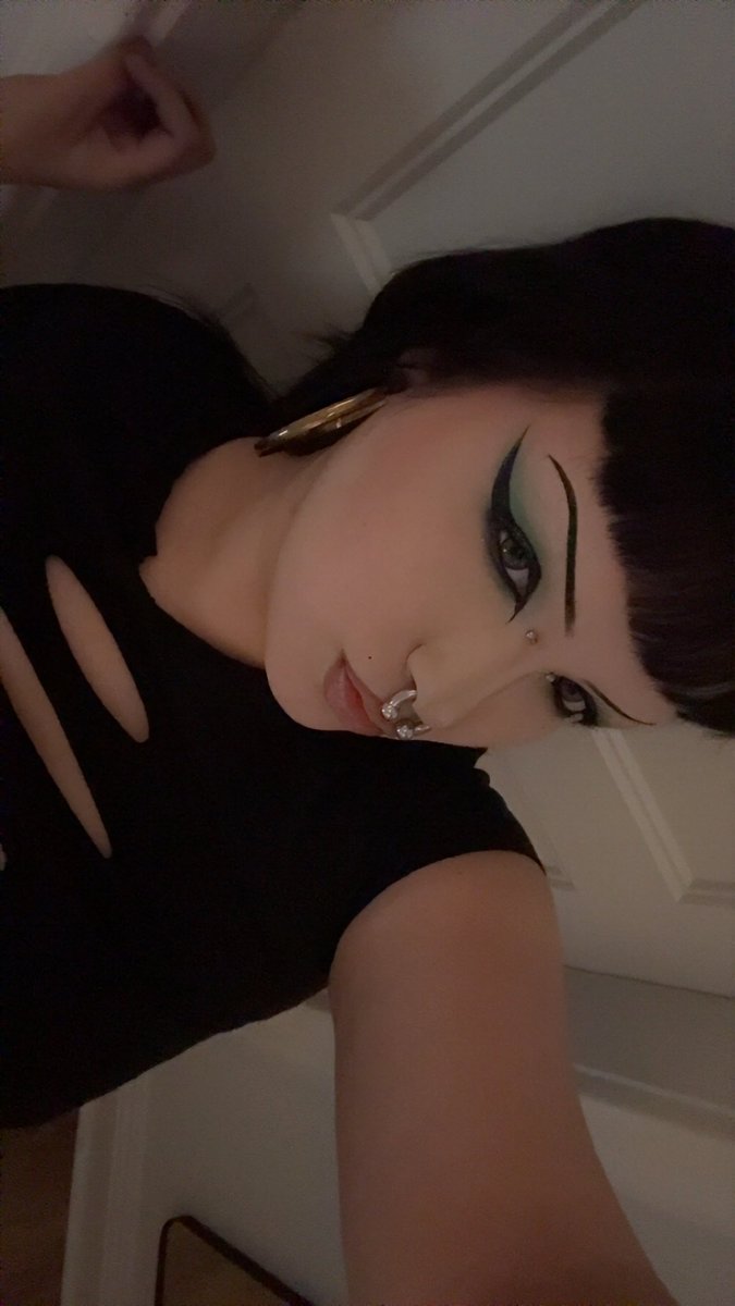Empress6ixx66's tweet photo. Start my day off good by etransfering me
#paypig #femdom #findom #goth #alternative #altdomme #gothdom #humanatm #candomme #canada goth gothdom candomme https://t.co/0mBIbvw8US