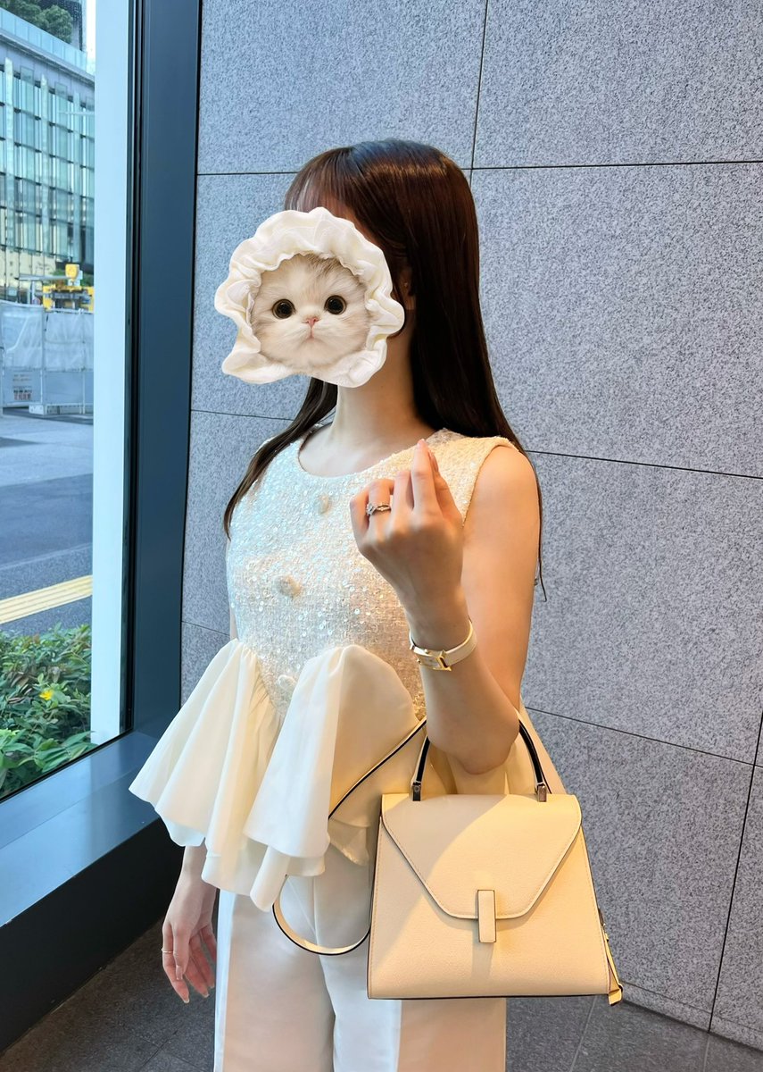 poláuraのスパークル ツイード ペプラムトップスでWhiteコーデ