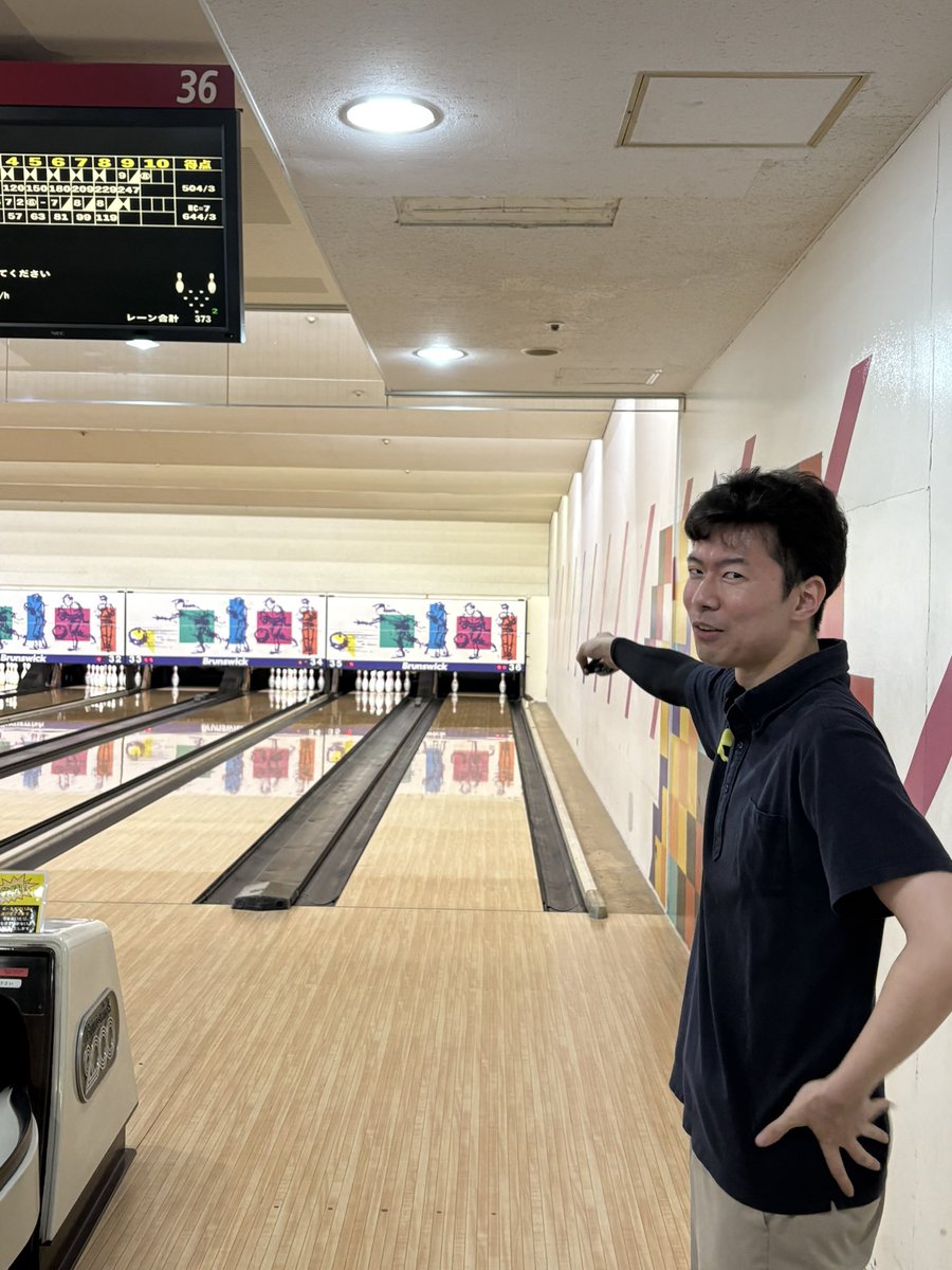 tt_bowling's tweet photo. 本日は⑦-⑩非常に盛り上がりました😂
しっかり僕も仕事させてもらいました！
しかし4ゲーム目の10フレ3投目…
お客様に3枚よって投げてくださいといったら…笑笑
写真はないですが出してくれました😂
笹田プロ(@hamusukexxx )
浦和はしっかりと盛り上がってます！😂
自動販売機売り切れも… https://t.co/u4Zh056tTU