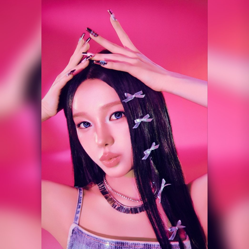 syusarang's tweet photo. an actual unreal visual! those clear contacts catching the light make her look straight out of a character design  ... 🎀.ᐟ https://t.co/Ew90RnnBXK
