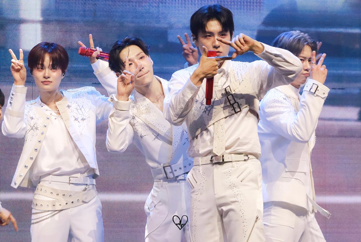 シ 러워워 💜 tweet media