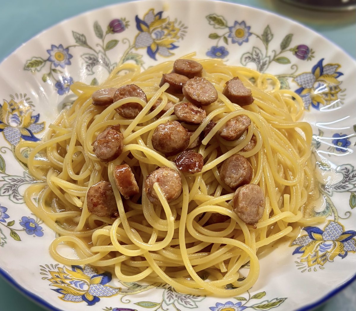 Howta07's tweet photo. これから仕事頑張るための気合いの夜食🍝
最近フライパンでパスタごと作っちゃうのが楽でハマってる https://t.co/lDEaWgoYZw