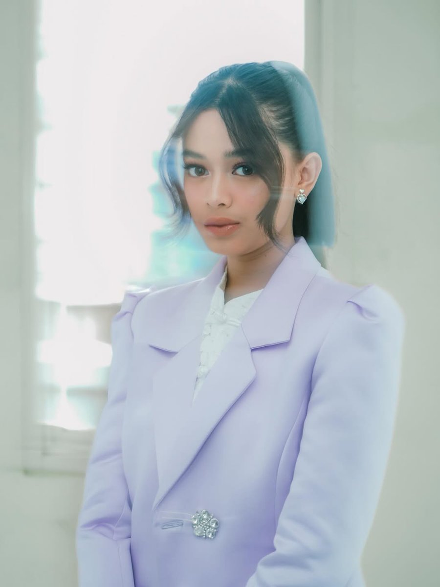 hq update tweet media