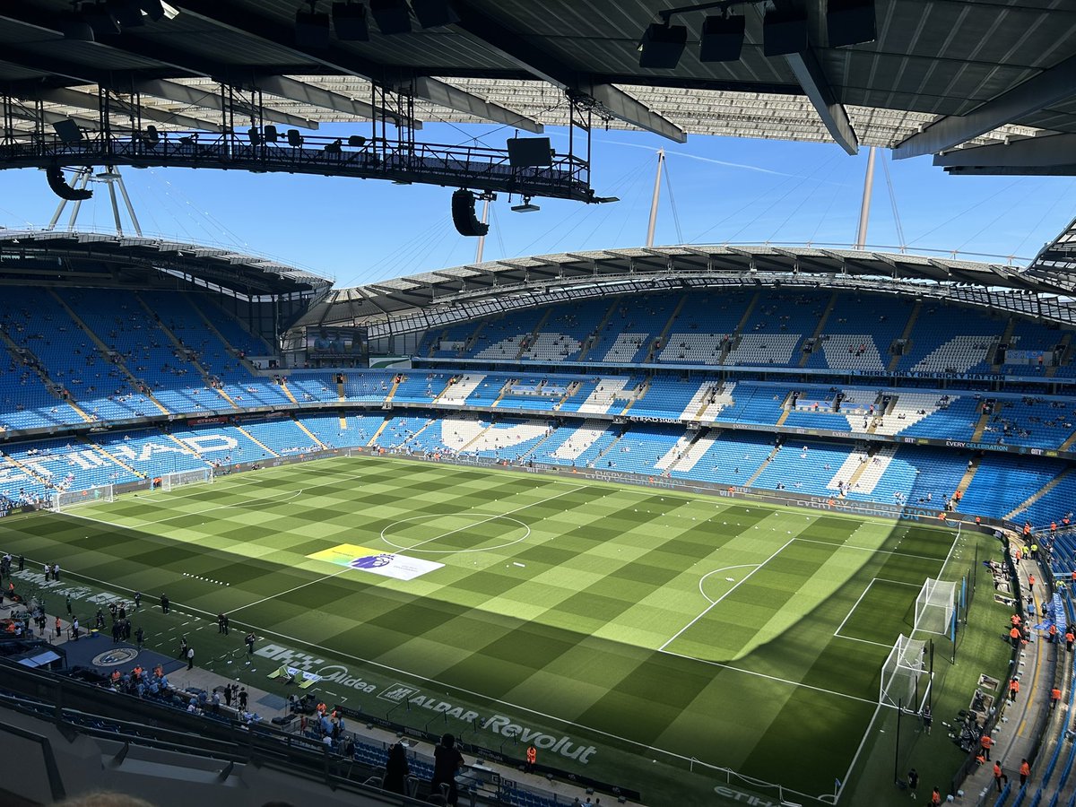 alhugs's tweet photo. @Vicskyblue @janhugs48 @CarlStevenGee @CraigCassells69 @StePurpleHeart Very odd team named, emotional match ahead - beautiful day in Manchester 🩵 https://t.co/XbRXbYXUwt