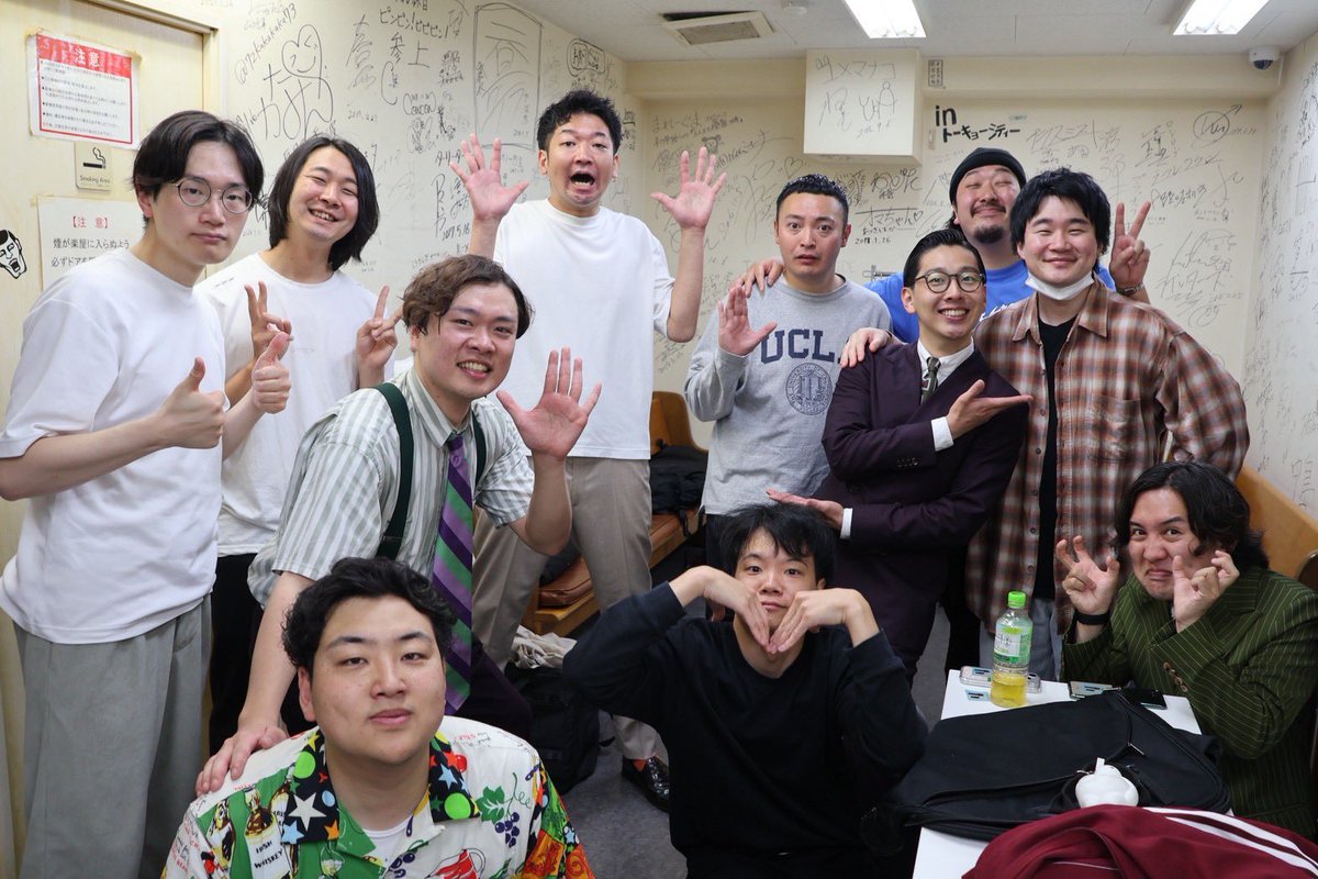 greencoupe_n's tweet photo. 緑のクウペ第3回主催ライブ
『ご冗談を！！！』
ありがとうございました！！！
　
マリア考案の即興新喜劇ゲームも盛り上がり！

サンミュも社会人芸人も持ち味を発揮する素晴らしいライブ！！

丹波さんがご冗談をメリケンサックを2つ発注し、私たちでなくお客さんにあげていたのが本日のハイライト！ https://t.co/qm0NiCXBtx