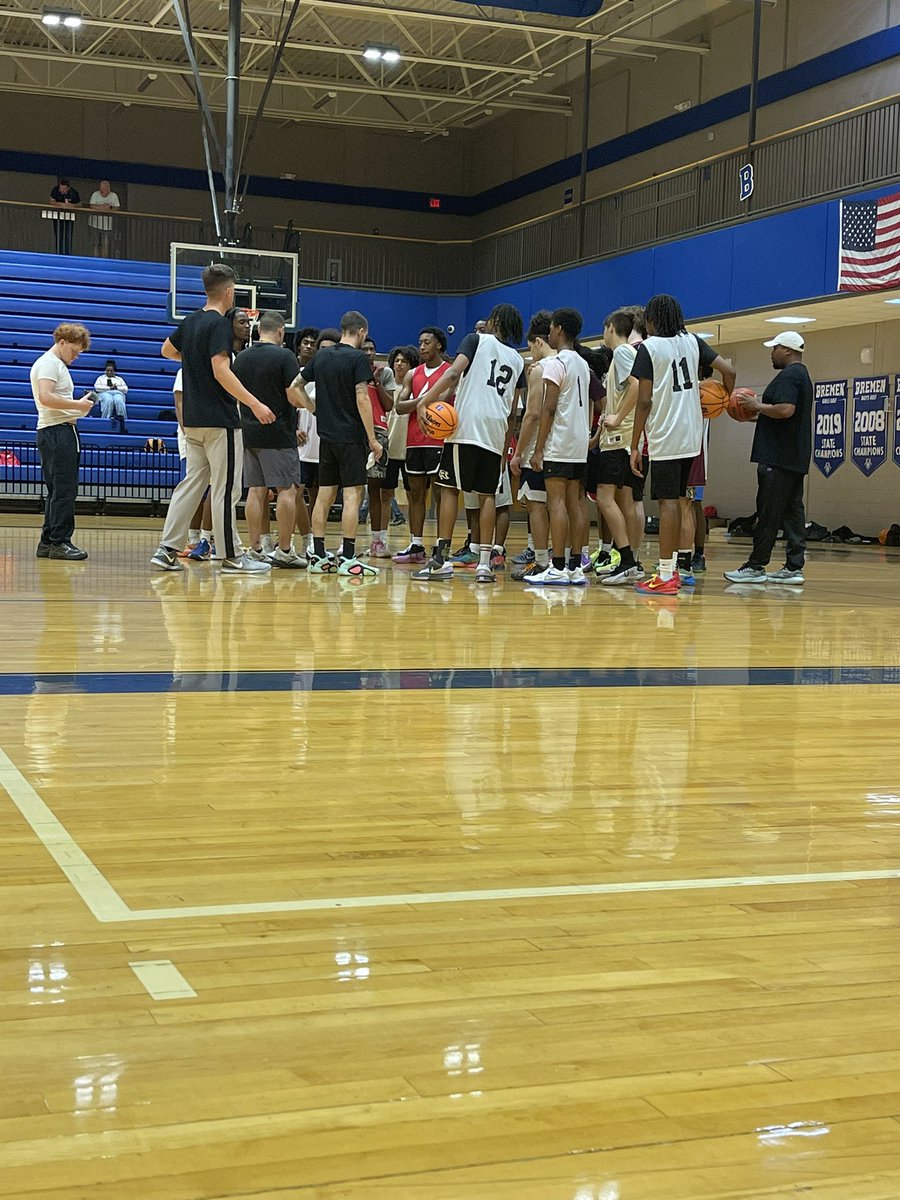 VisionAthletic2's tweet photo. Great day with this crew.

Best part of the day: prospects walked away with interest and offers. 

Thank you to the high school coaches, college coaches, and evaluators in attendance at the workout. 

@chaseelliss @LyleSmith_12 @Cwhitlock42 @CoachEd3232 Coach Marco https://t.co/eqALZQgdRU