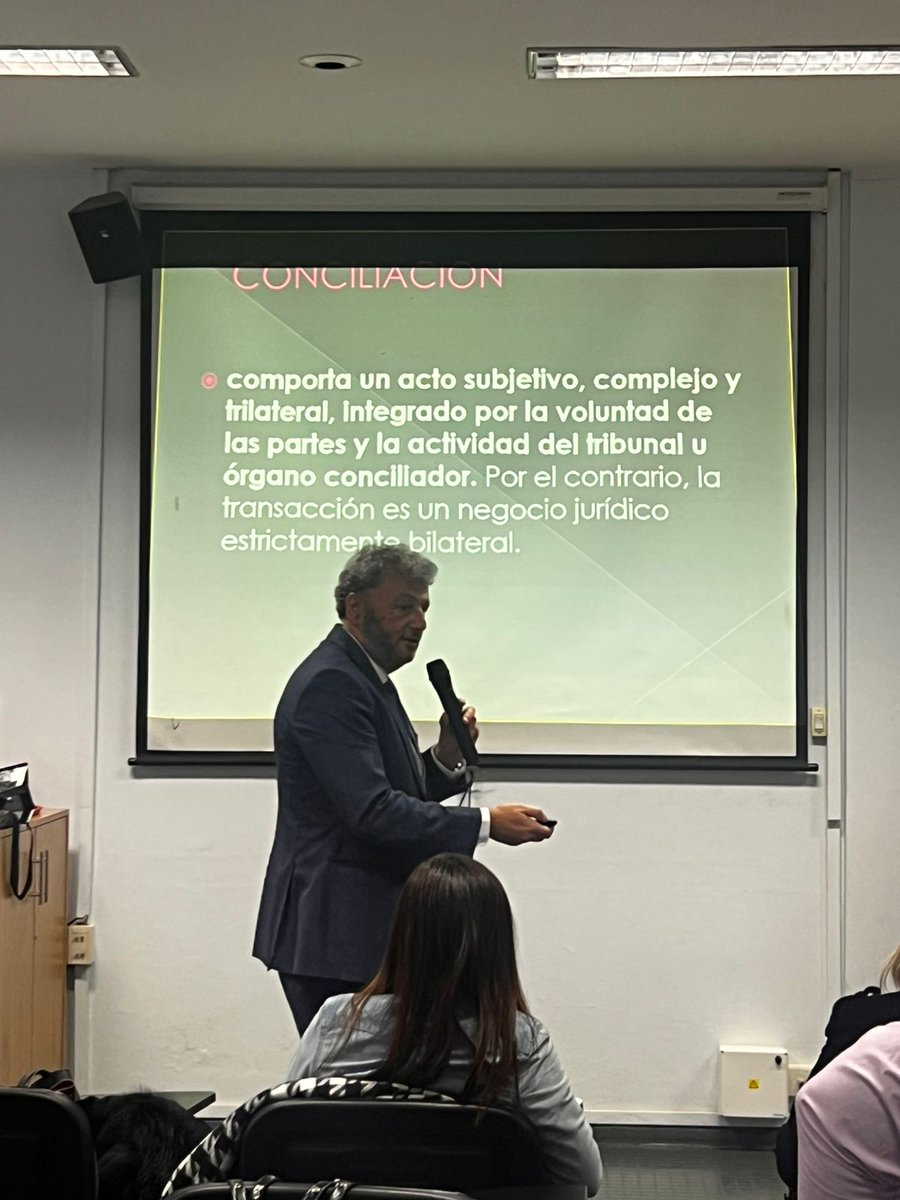 OmarYasin's tweet photo. Excelente evento académico se desarrolló en el aula magna de la U de MM, donde hable sobre Conciliación y Arbitraje Laboral. https://t.co/MBRCXiUH4U