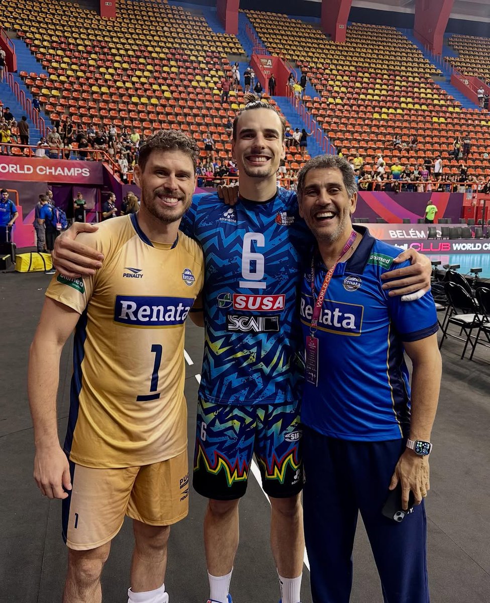 simo_gian9's tweet photo. Grato per aver potuto stare in mezzo a due LEGGENDE del nostro sport, due dei migliori palleggiatori della Storia del Volley 🙌🏼🇧🇷  e
Grazie per la foto🙏🏻
È stato un piacere condividere ancora una volta il campo con te Bruno 🏐
Un abbraccio ad entrambi... https://t.co/k2kTWcAbGF