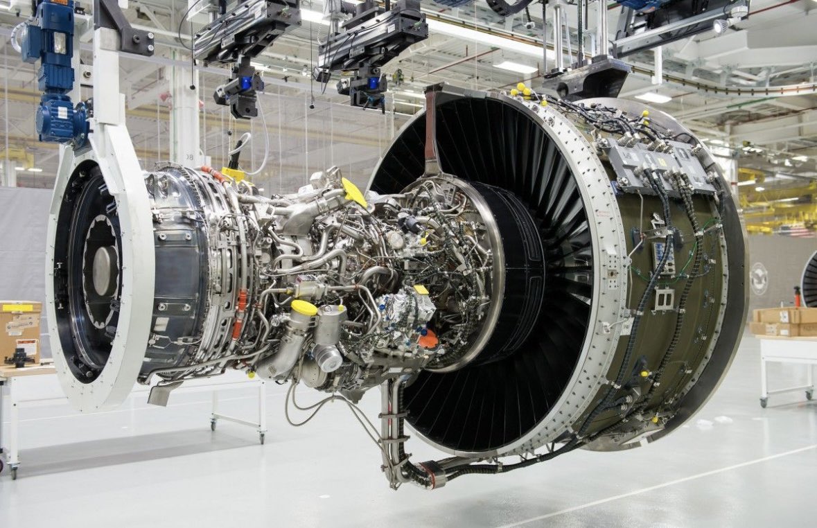AviaRuskaYT's tweet photo. Here's a problem aerospace engineers
took 30 years to solve. 👇
In a turbofan engine, the fan,
compressor and turbine all spin
on one shaft.
Problem: each needs a completely
different optimal speed.🧵
#Aviation #GTF #PD14 #AeroEngineering #RussianAviation #Aerospace #Russia https://t.co/Ex4KXraiOT