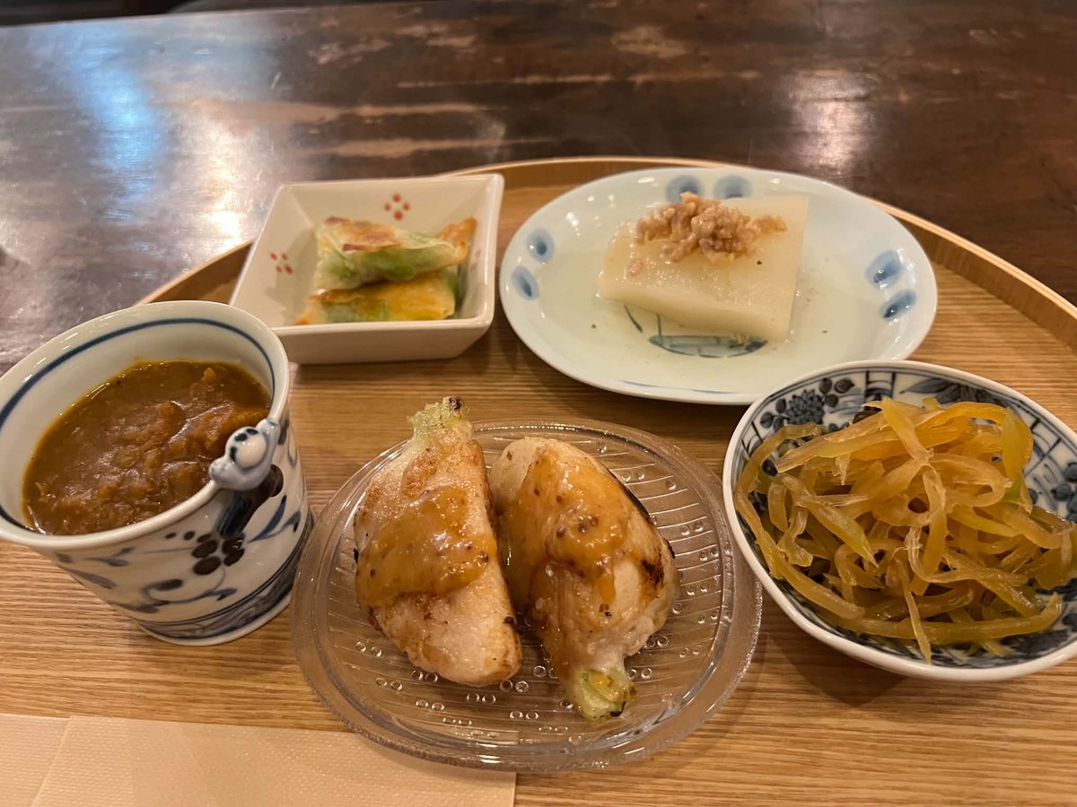ERIU_2x6's tweet photo. 5/23㈯ 8Cafeライブ終演😊
二胡とギター、おばんざいの香りが混ざる豊かな夜になりました。
静かに聴いてくださった皆さま、本当にありがとうございました🎻🎸 https://t.co/G7QIxPXwIw