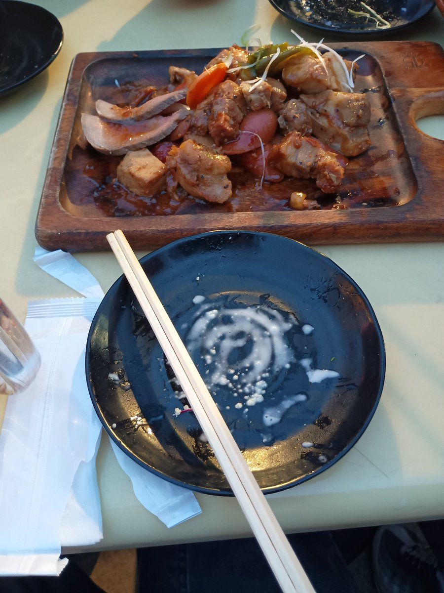 kkkkkeituba's tweet photo. 昨日はBegのヒロトラお疲れ様会に参加させていただきました！！！
2年半ぶりくらいに会う方も初めましての方もいましたがすごく楽しかったです♥️
サークル祭でスコア稼げなかった分はボウリング🎳で誤魔化して来ました（笑）

またどこかでお会いしましょう👋🏻 https://t.co/0tUaOpT9to