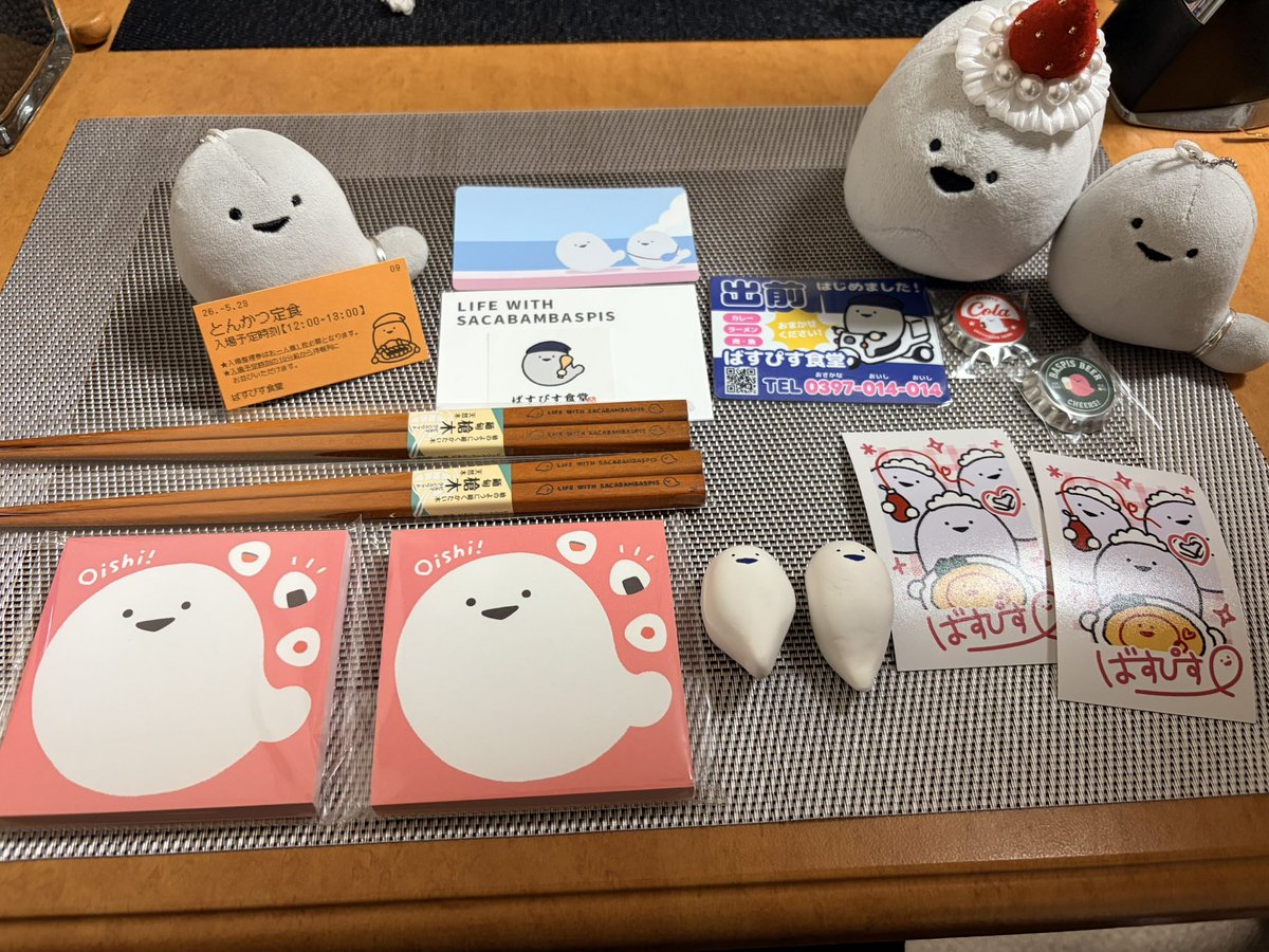 miso_nekowiz's tweet photo. #サカバンバスピスのいる生活
デザフェスでぴす活してきた( ˙▽˙  )3
ぴすは相変わらずかわいかったし、箸置きもギリギリ購入できて一安心🥹ブース回ってる中で素敵な出会いもありまして、今回も大満足でした🍓💕楽しかった~！ https://t.co/7AtsNfLtQZ