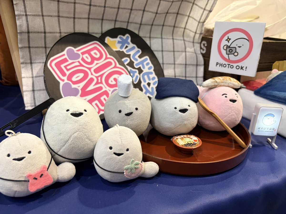 miso_nekowiz's tweet photo. #サカバンバスピスのいる生活
デザフェスでぴす活してきた( ˙▽˙  )3
ぴすは相変わらずかわいかったし、箸置きもギリギリ購入できて一安心🥹ブース回ってる中で素敵な出会いもありまして、今回も大満足でした🍓💕楽しかった~！ https://t.co/7AtsNfLtQZ