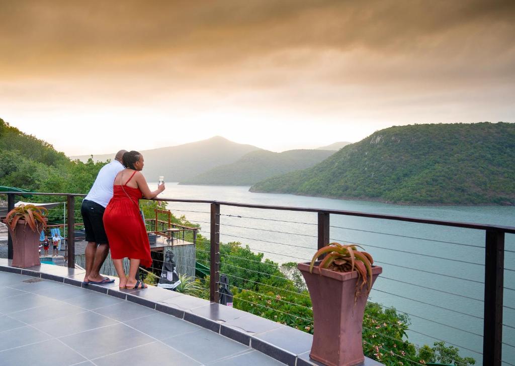 TourismgAfrica's tweet photo. At Jozini Tiger Lodge & Spa, your day might start with a sunrise game cruise on Lake Jozini, move into a lazy lunch at our restaurant with those sweeping Lebombo Mountain views, and end with a signature massage at the Mangwanani Spa.

Oh, and Mkuze Game Reserve is just 15 minutes away, because why not add a Big 5 sighting to the mix?
Check prices & availability https://t.co/tAUCC8U2qH