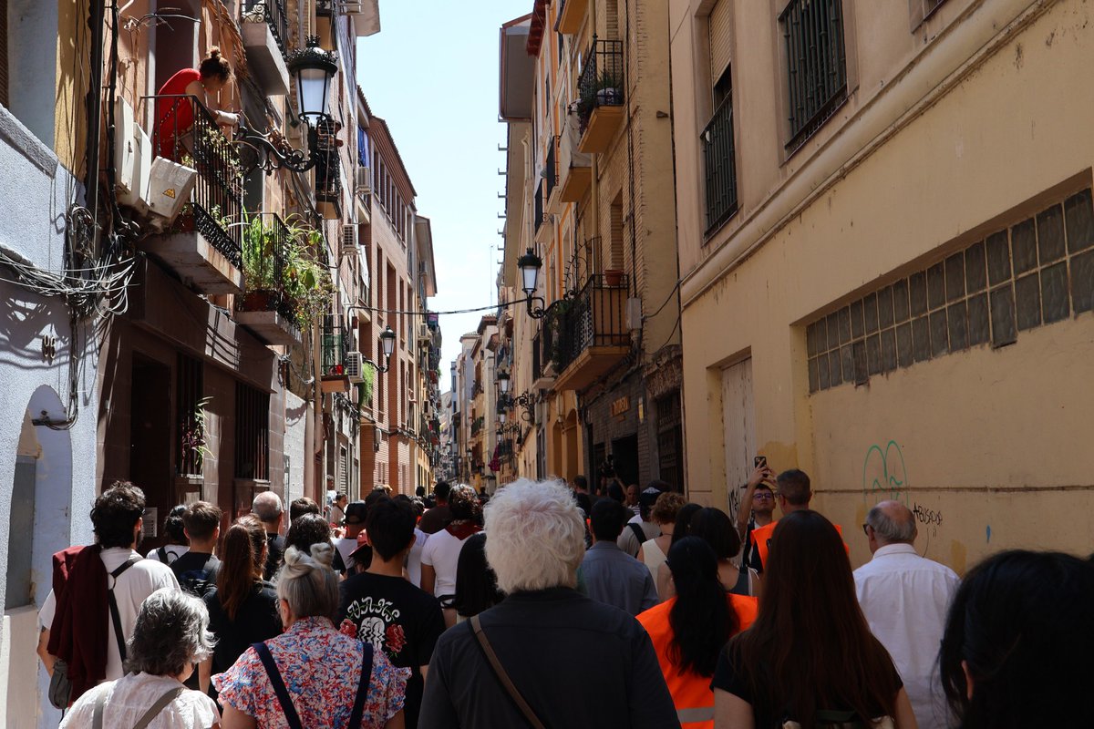 OSTAsindicato's tweet photo. 🏘️ Manifestación en Zaragoza porque la vivienda no sea un negocio.

Basta ya de especuladores que están condenando a qué  la ciudadanía no pueda vivir con dignidad https://t.co/8RN84lSDXQ