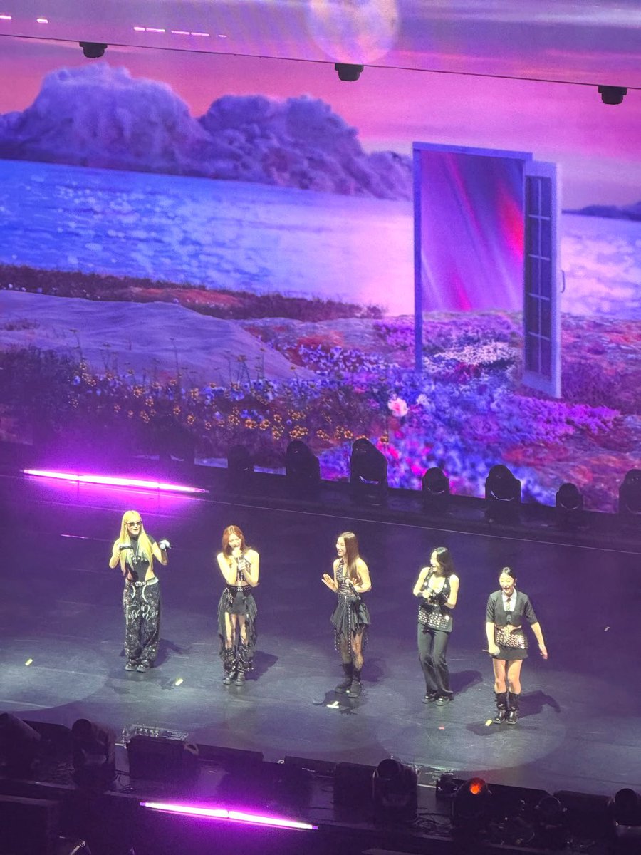 Rinnyz3's tweet photo. สนุกมากวันนี้ไม่ได้เจอกัน9ปีคิดถึงมากๆ
I was so happy today that I cried. Hope we can meet again someday. 🎵🥺💕
#exid #EXID #hani #extraid #hani #이엑스아이디 https://t.co/rxSymbhAQ3
