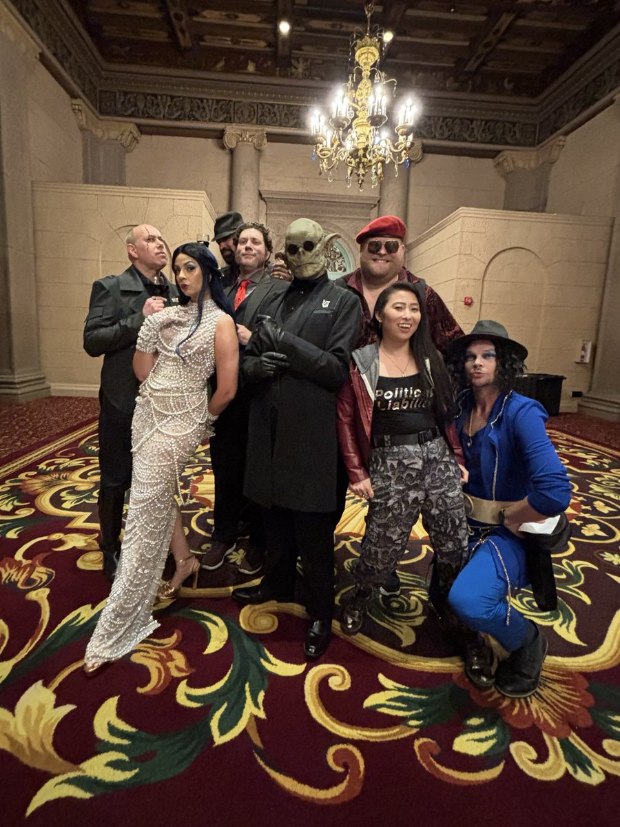 Mark_Meer's tweet photo. 🦇 The Kindred gathered at the Biltmore Hotel last night for @DarknessEmergnt! It was my privilege to play Calebros of Clan Nosferatu in the company of @erikaishii @BDaveWalters @Cyndancer @vampiresnvino  @Luiscarazo @Xanderrific &amp; more!

🩸 My mask by @ImmortalMasks 

#Vamily https://t.co/pclfOQg60j