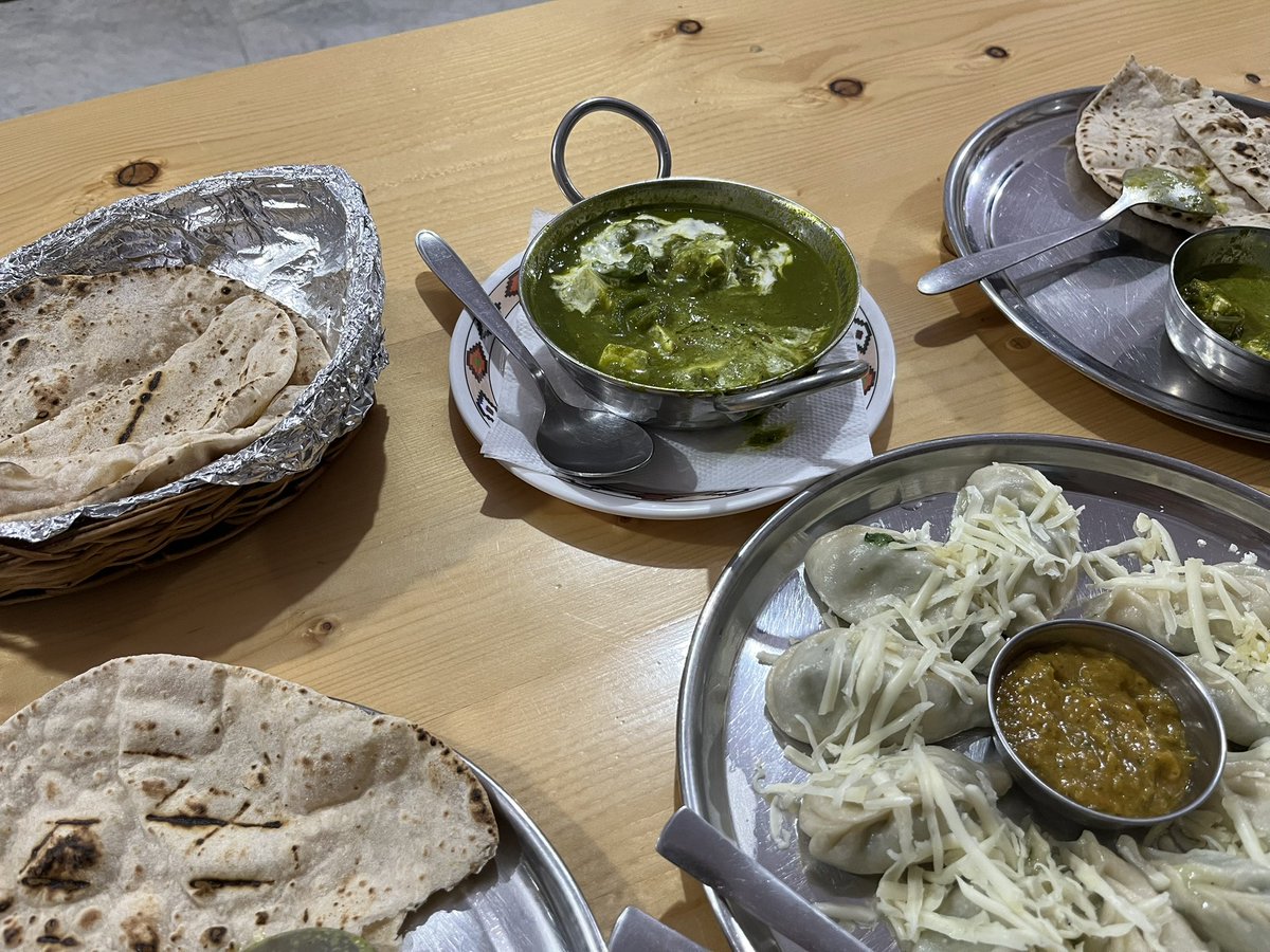 fufudetrip's tweet photo. インド🇮🇳のバシストのご飯屋情報

◾️名前
Mountain Cafe

◾️料金
Plain Roti 20ルピー
Palak paneer 250ルピー
Spinach Cheese Momo 200ルピー
マンゴーチーズケーキ　170ルピー

◾️場所
https://t.co/J0x6A0WMKs

美味しいものが多くなん度も通った
店員さんもいい感じ
おすすめは以下ポストに続く https://t.co/ECZoBTpj1N