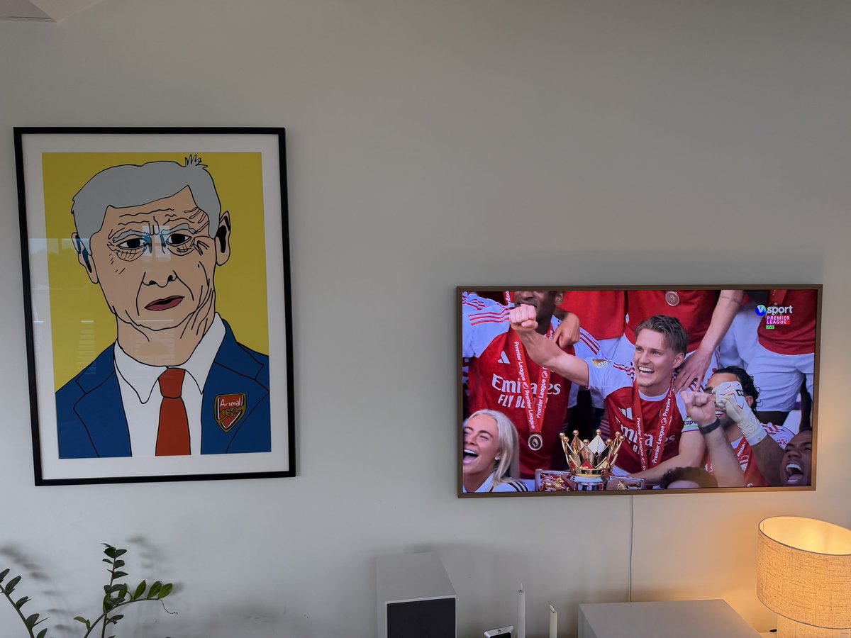 arthurmidtgaard's tweet photo. Wenger sees you! UTA ￼￼⚽️🏆
@Arsenal https://t.co/dDlyZjLeZJ