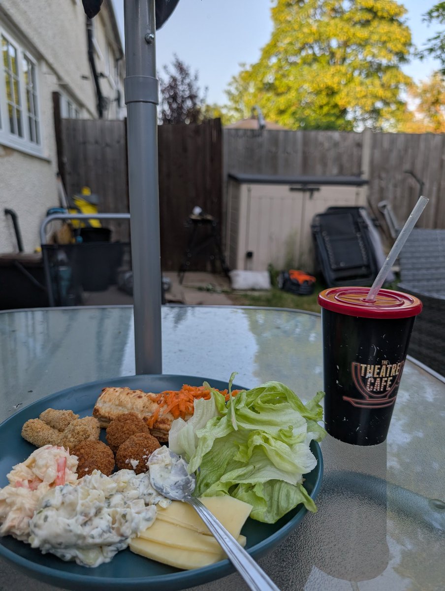 Natalie_MLW's tweet photo. Today's #3Positives

1. Spent some time in the garden ☀️

2. Sorted through and uploaded photos and videos from yesterday 📷🐒🐧🦒

3. Tasty dinner - perfect for this weather! 😋 https://t.co/dYow3uv5c9