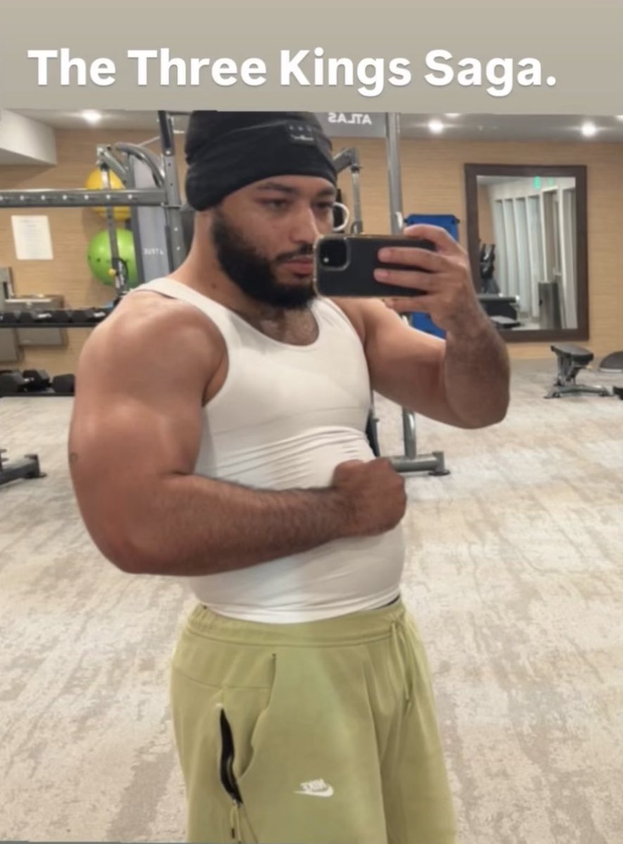 _ImTheAnswer's tweet photo. I actually tested this theory for my last fight.

I increased my bench from 175-300 in a little over a month &amp; increased my squat by 200 pounds.

Also had a workout plan designed for fight camp.

The results my punching power felt like I was throwing pillows &amp; my mobility sucked. https://t.co/Y86Az6yzuZ