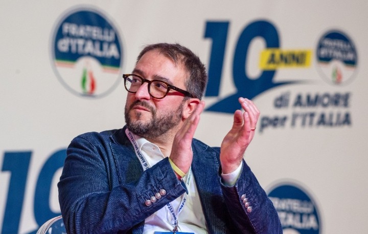 CRINICO72's tweet photo. Il sindaco dell'Aquila #Biondi (ex Casa-Pound, oggi FDI) incolpa ancora la vecchia amministrazione di centro-sx se ancora dopo 17 anni dal terremoto sono stati completati solo 4 istituti scolastici su 17 distrutti dal terremoto.
#Report https://t.co/jd6DtYiZfE