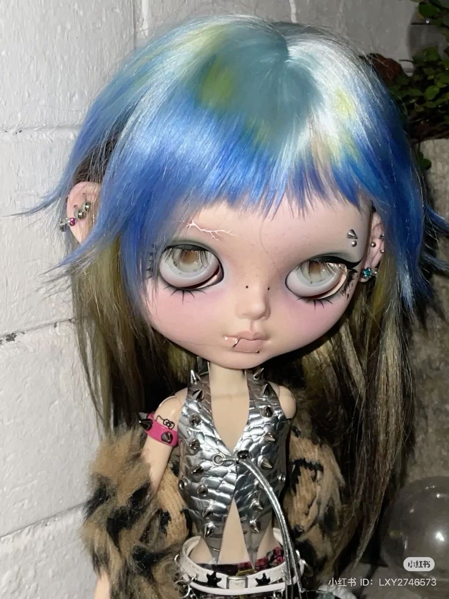 leover90's tweet photo. @asaqin_ gradient/really bright eyes like dreamy sparkle and different pupil shapes or lack thereof https://t.co/bli2aUyQNV