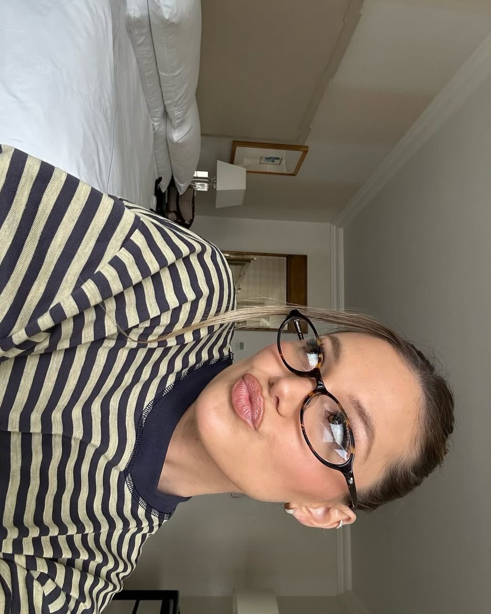 ThwippedIntel's tweet photo. Feelin’ cute n nerdy 😘 https://t.co/NSd62Mixta