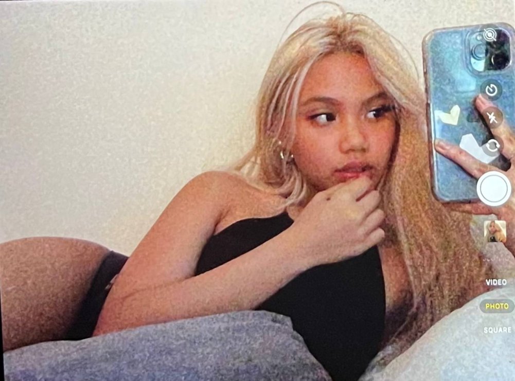 Kayaxkiss's tweet photo. New hair new me https://t.co/6t4VNBa9hw