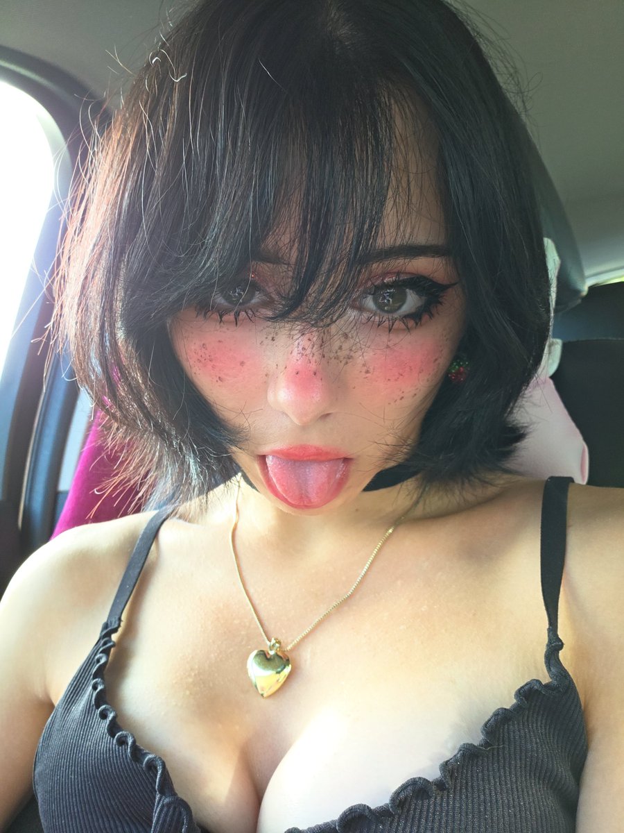 cvber01's tweet photo. I went outside 😵‍💫 https://t.co/iq0HNOgEg0