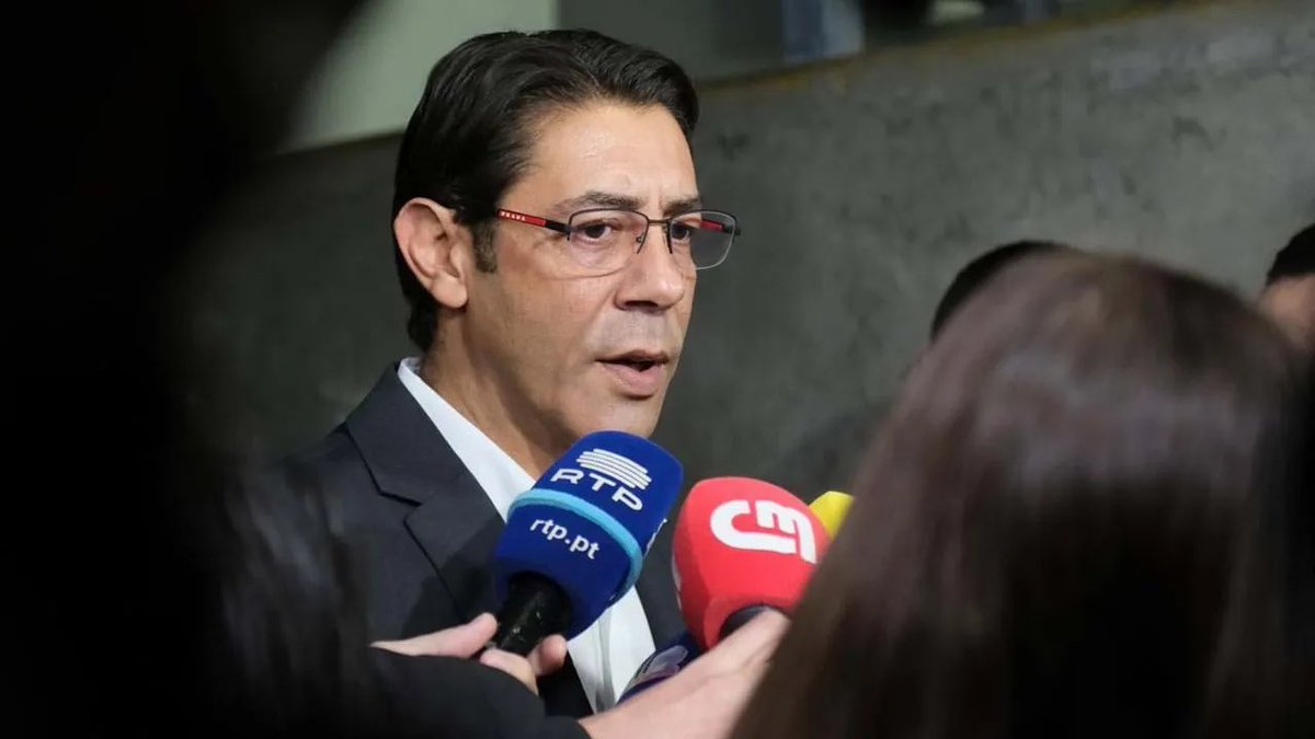 Insónias em Carvão tweet media